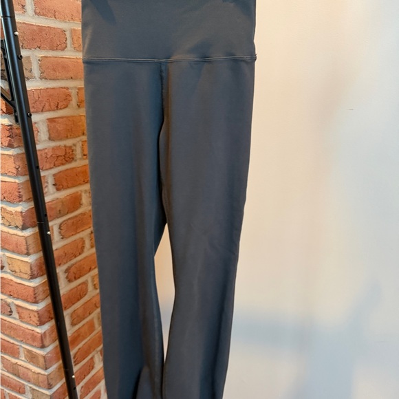 OFFLINE by Aerie The Hugger Cinch hem pant in charcoal - Picture 2 of 7